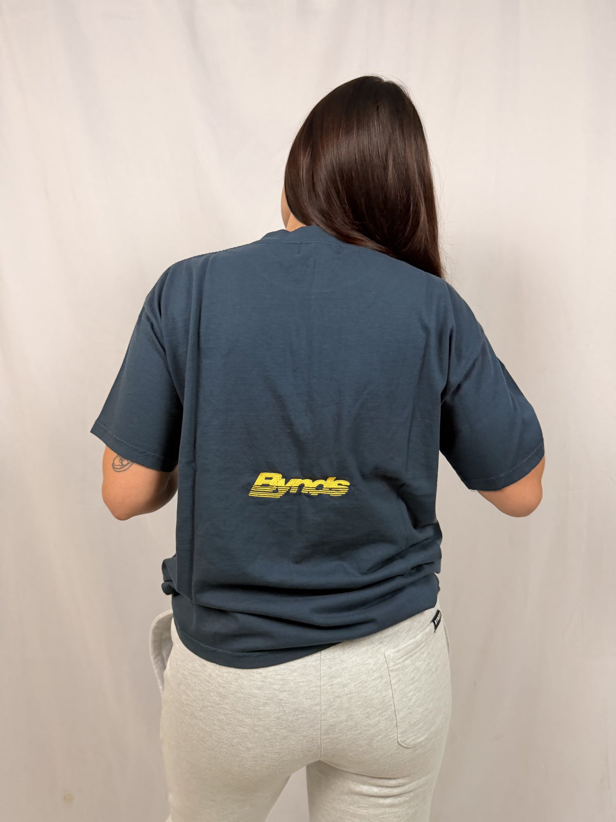 BYNDS ALLOVER LOGO T-SHIRT