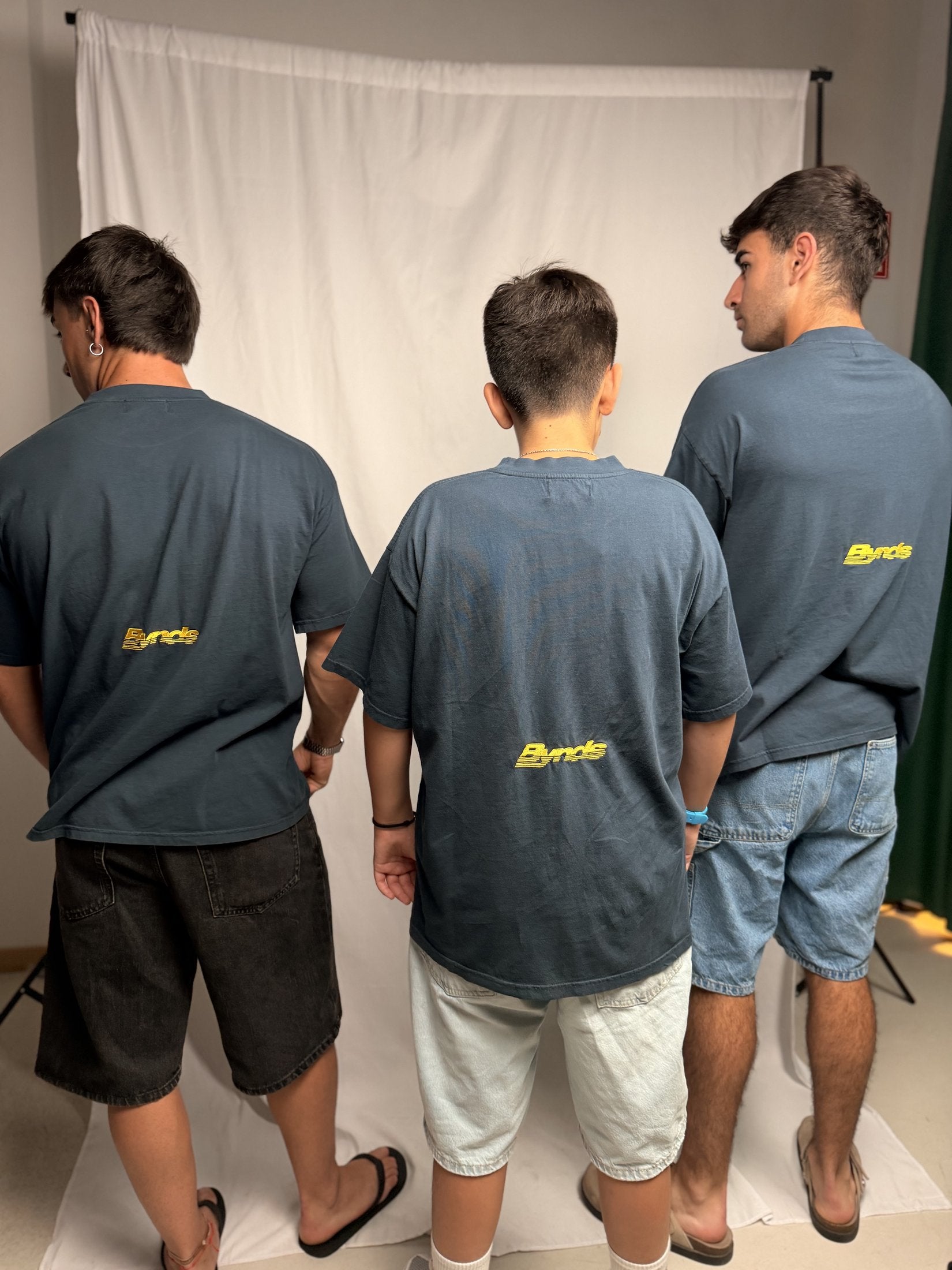 BYNDS ALLOVER LOGO T-SHIRT