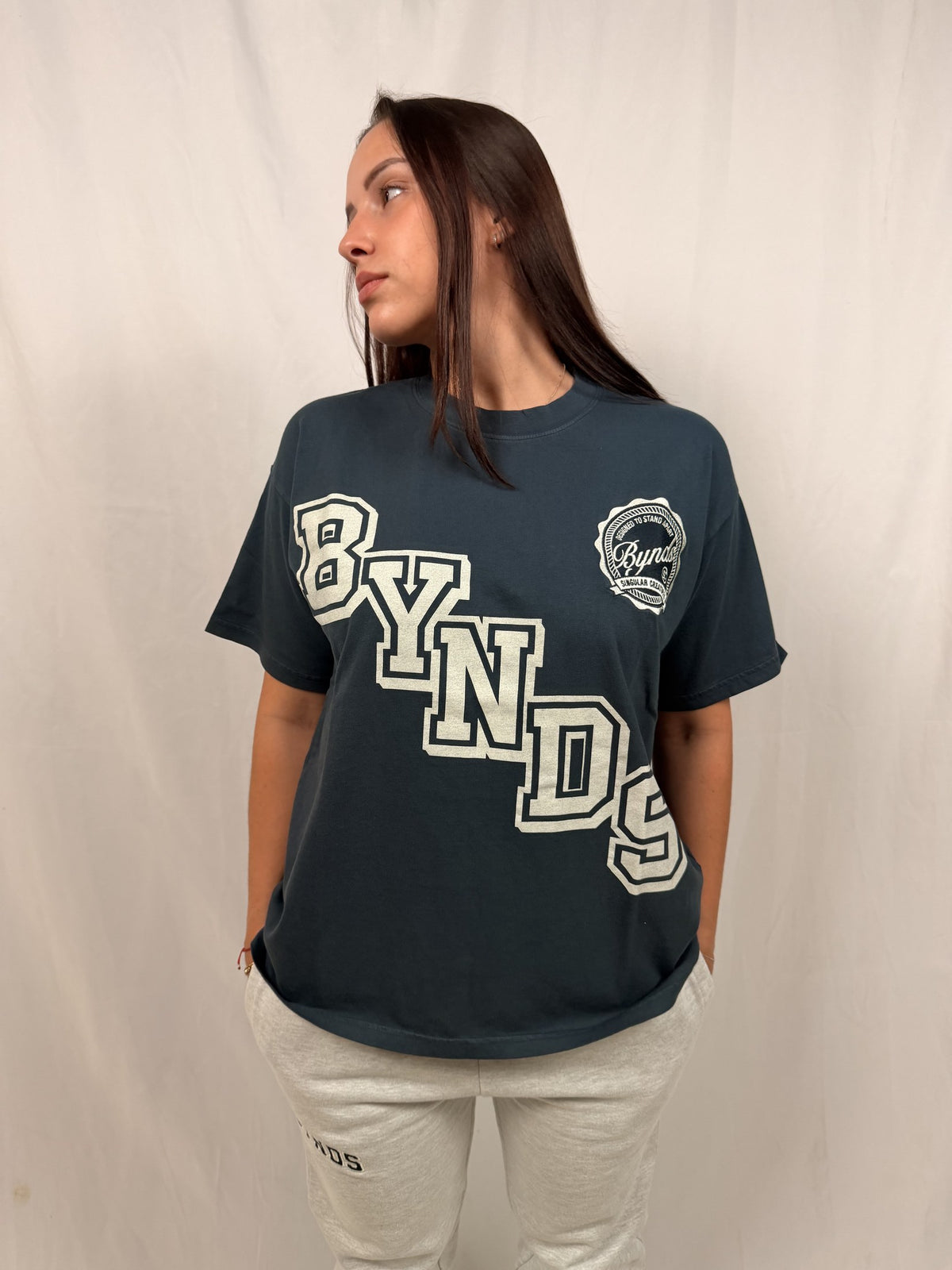 BYNDS LOGO DIAGONAL T-SHIRT