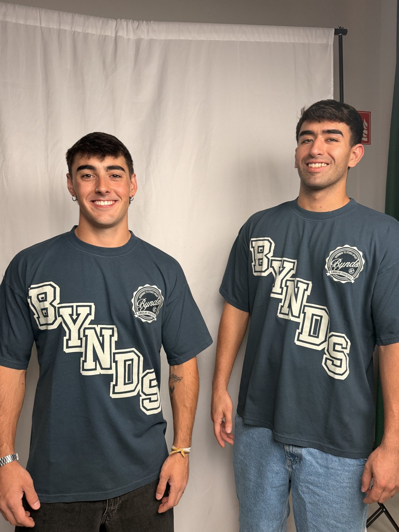 BYNDS LOGO DIAGONAL T-SHIRT