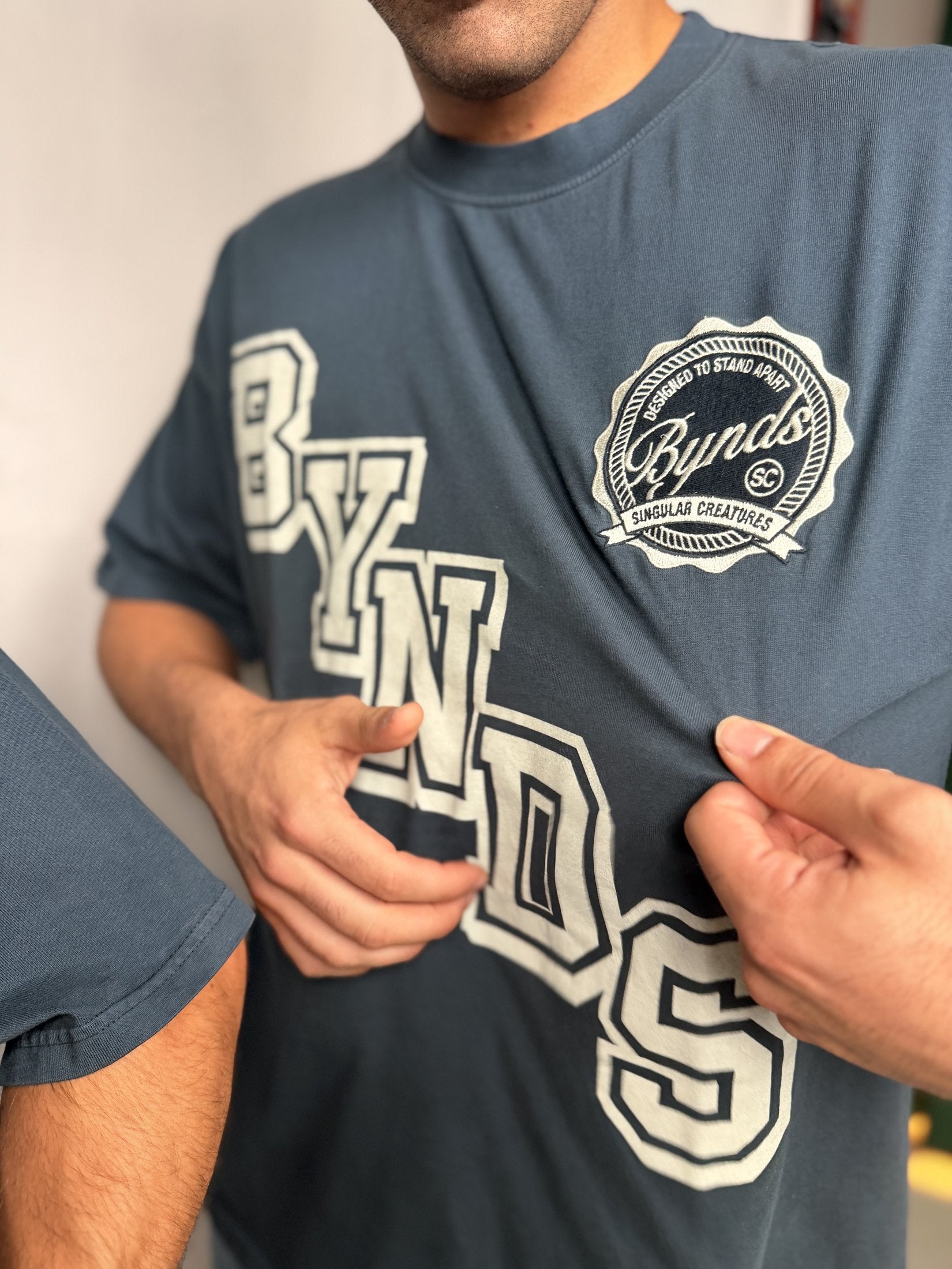 BYNDS LOGO DIAGONAL T-SHIRT