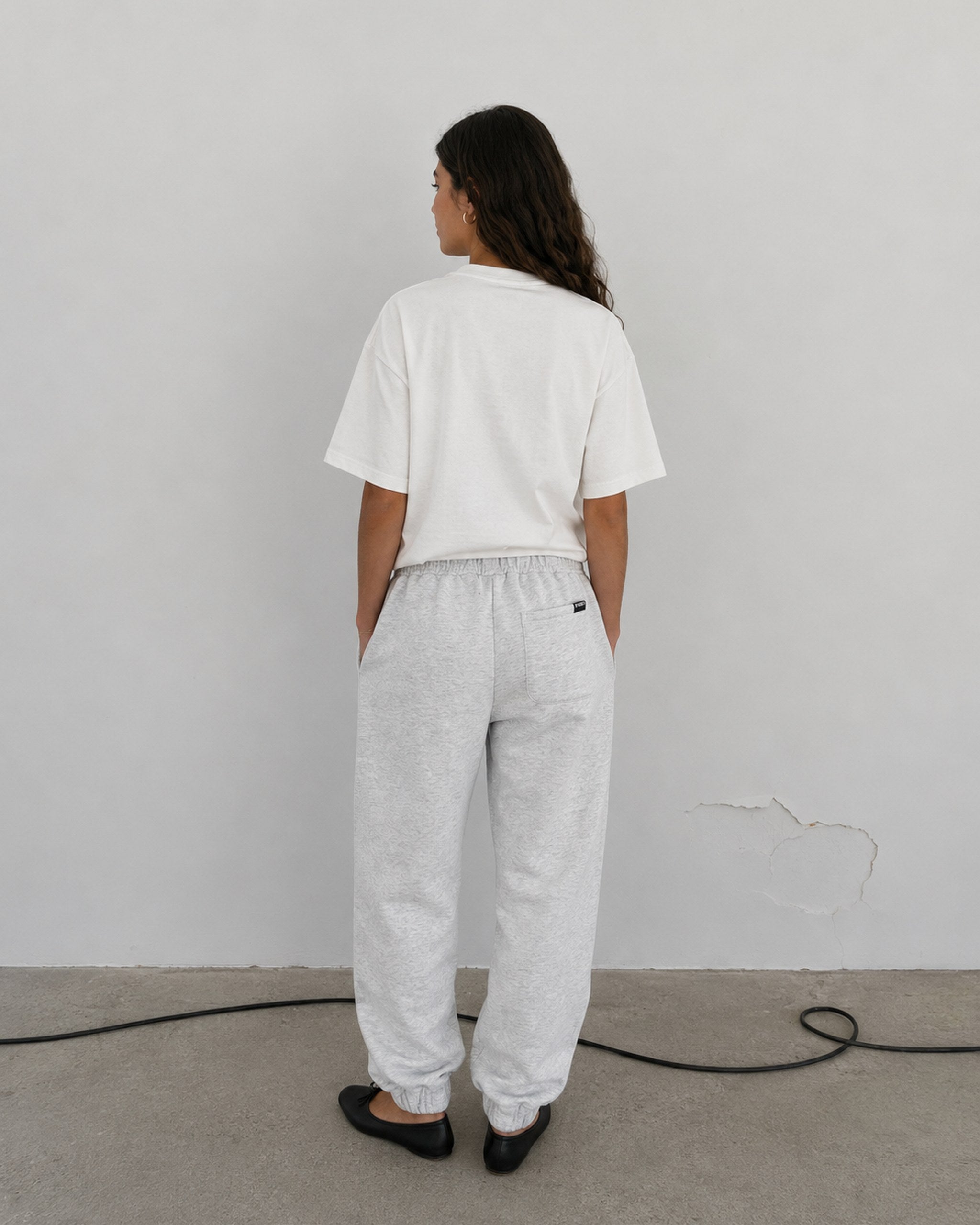 BYNDS · too-cool-for-school-sweatpants-light-grey-melange · lifestyle · CHICA/8ade9b2d-5b25-4e7c-927e-943e15e06535.png