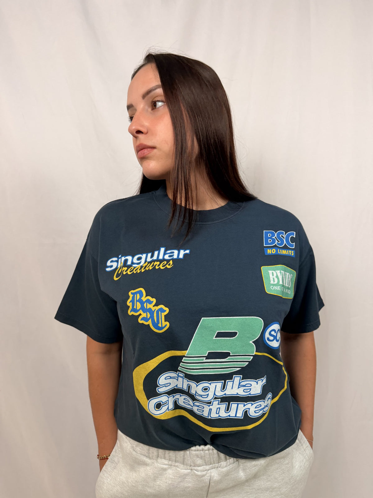 BYNDS ALLOVER LOGO T-SHIRT