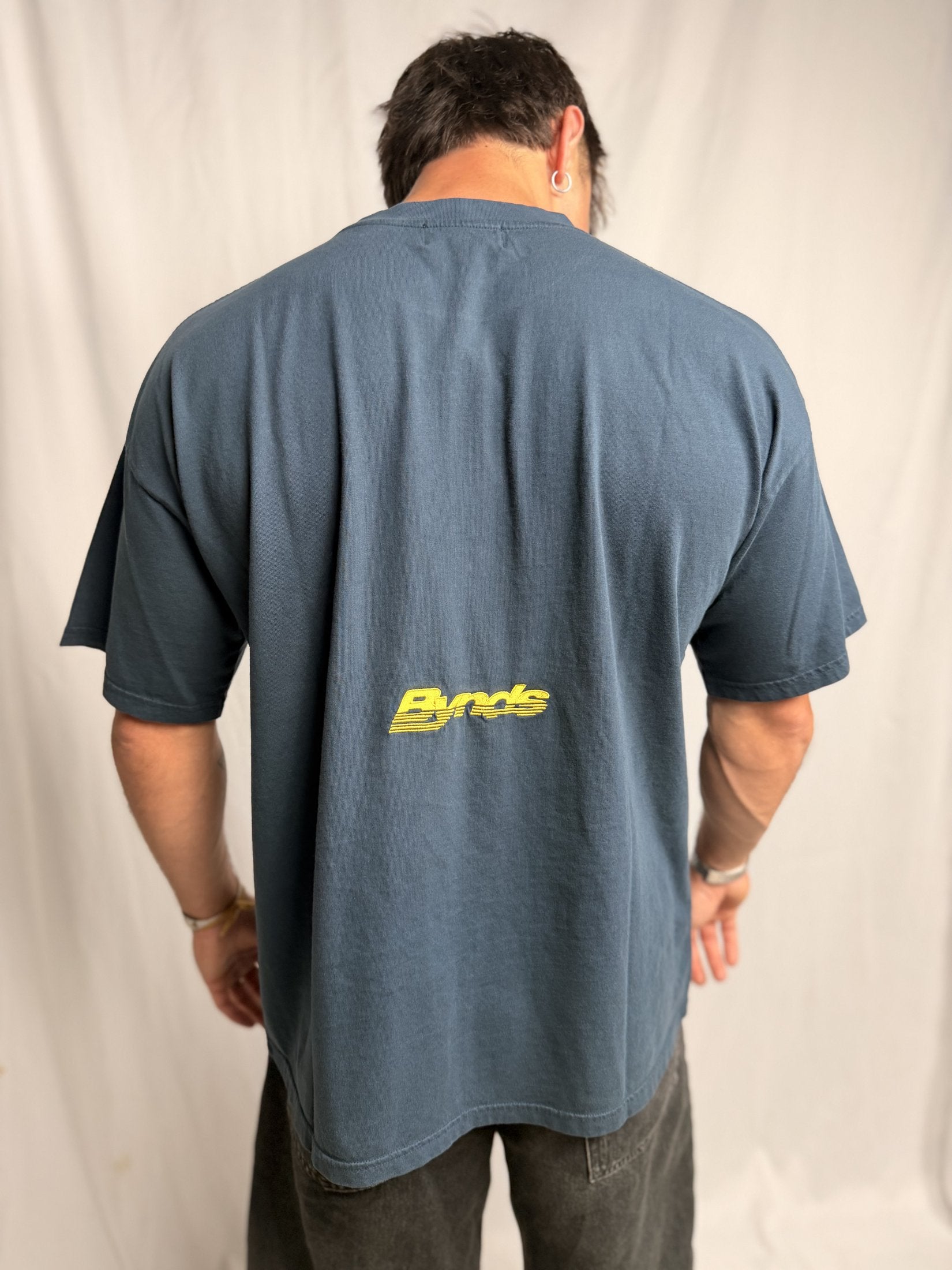 BYNDS ALLOVER LOGO T-SHIRT