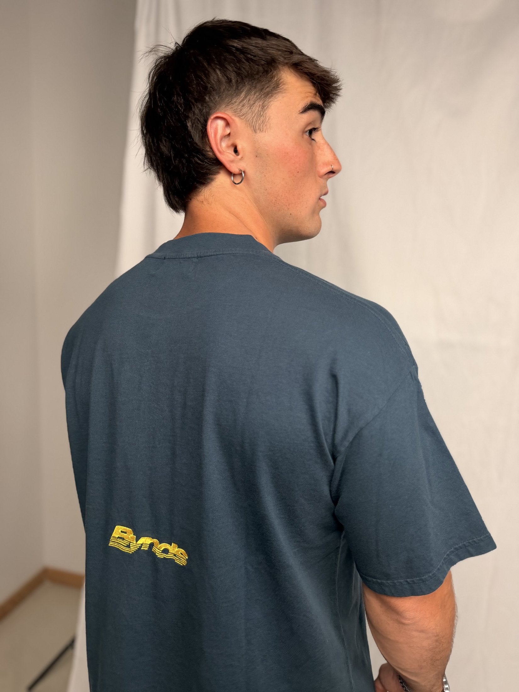 BYNDS ALLOVER LOGO T-SHIRT