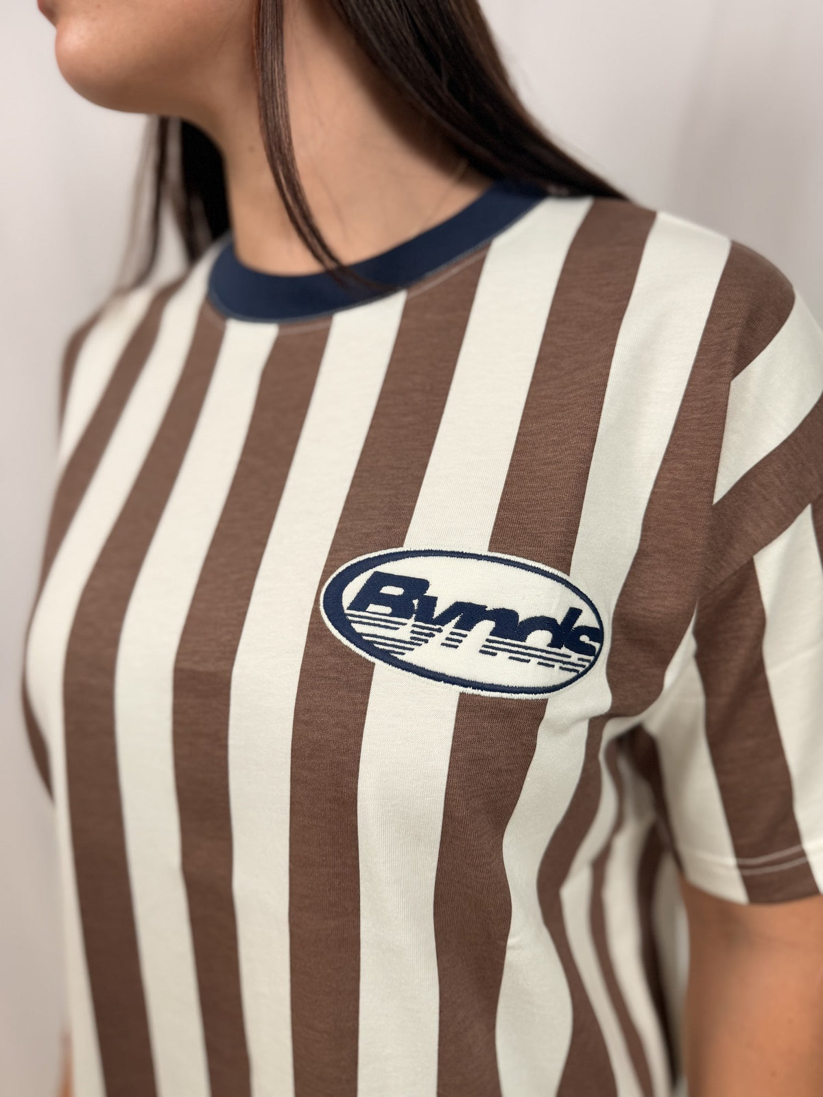 BYNDS RAYAS CHOCO LOGO T-SHIRT