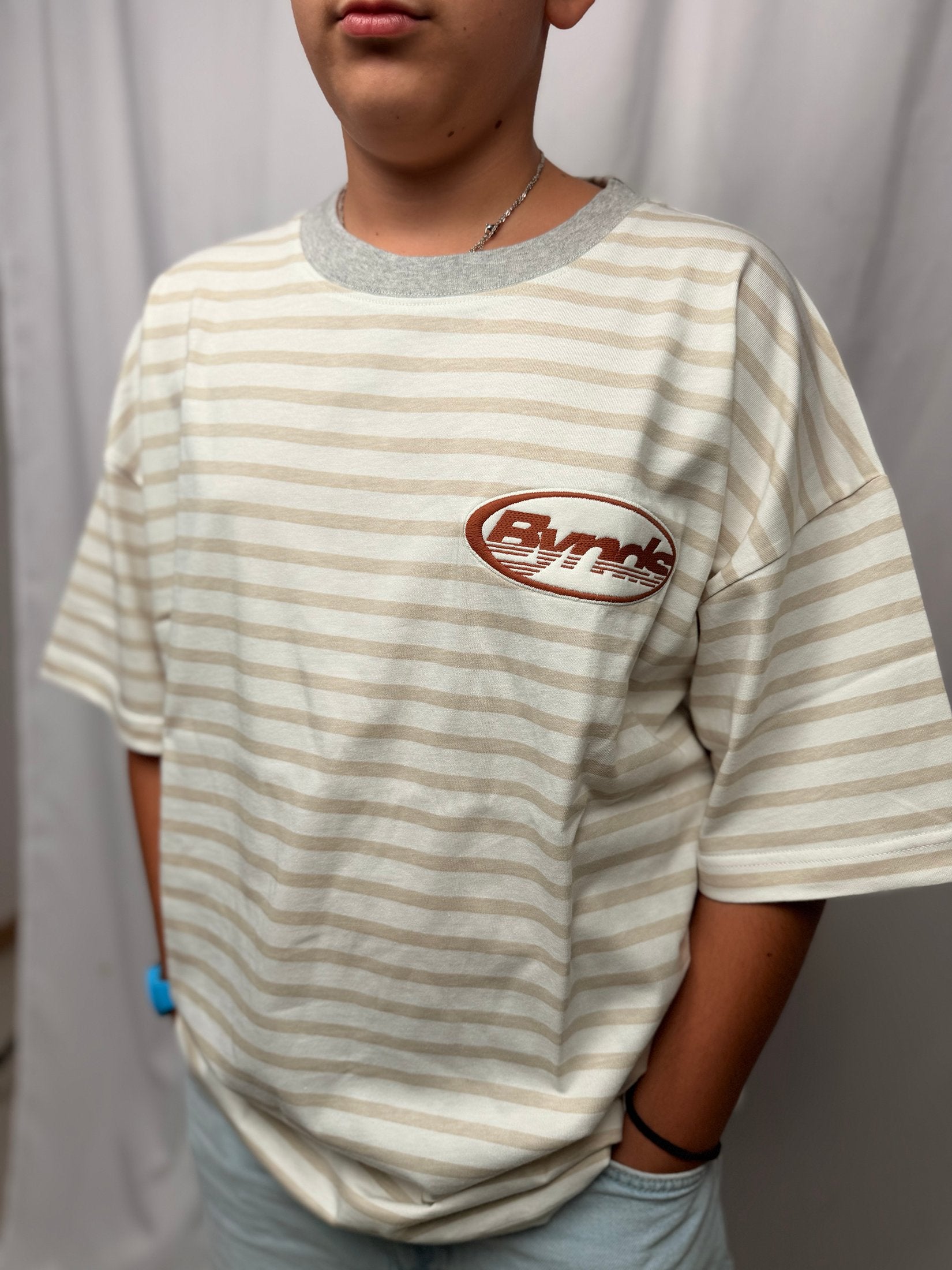 BYNDS RAYAS CREMA LOGO T-SHIRT