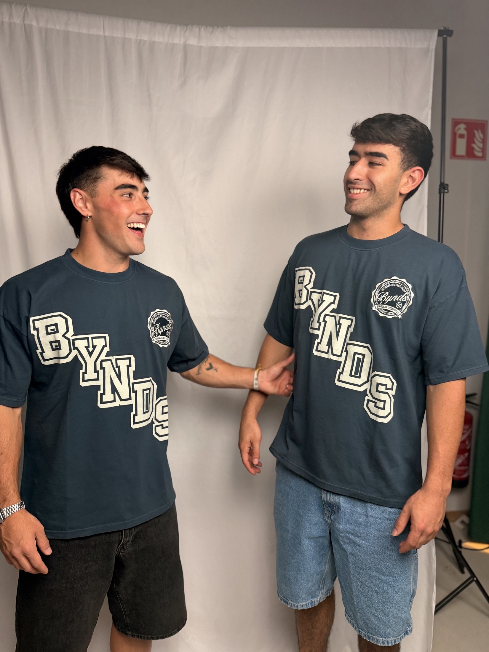 BYNDS LOGO DIAGONAL T-SHIRT
