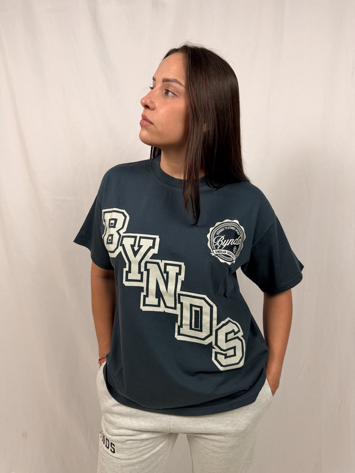 BYNDS LOGO DIAGONAL T-SHIRT