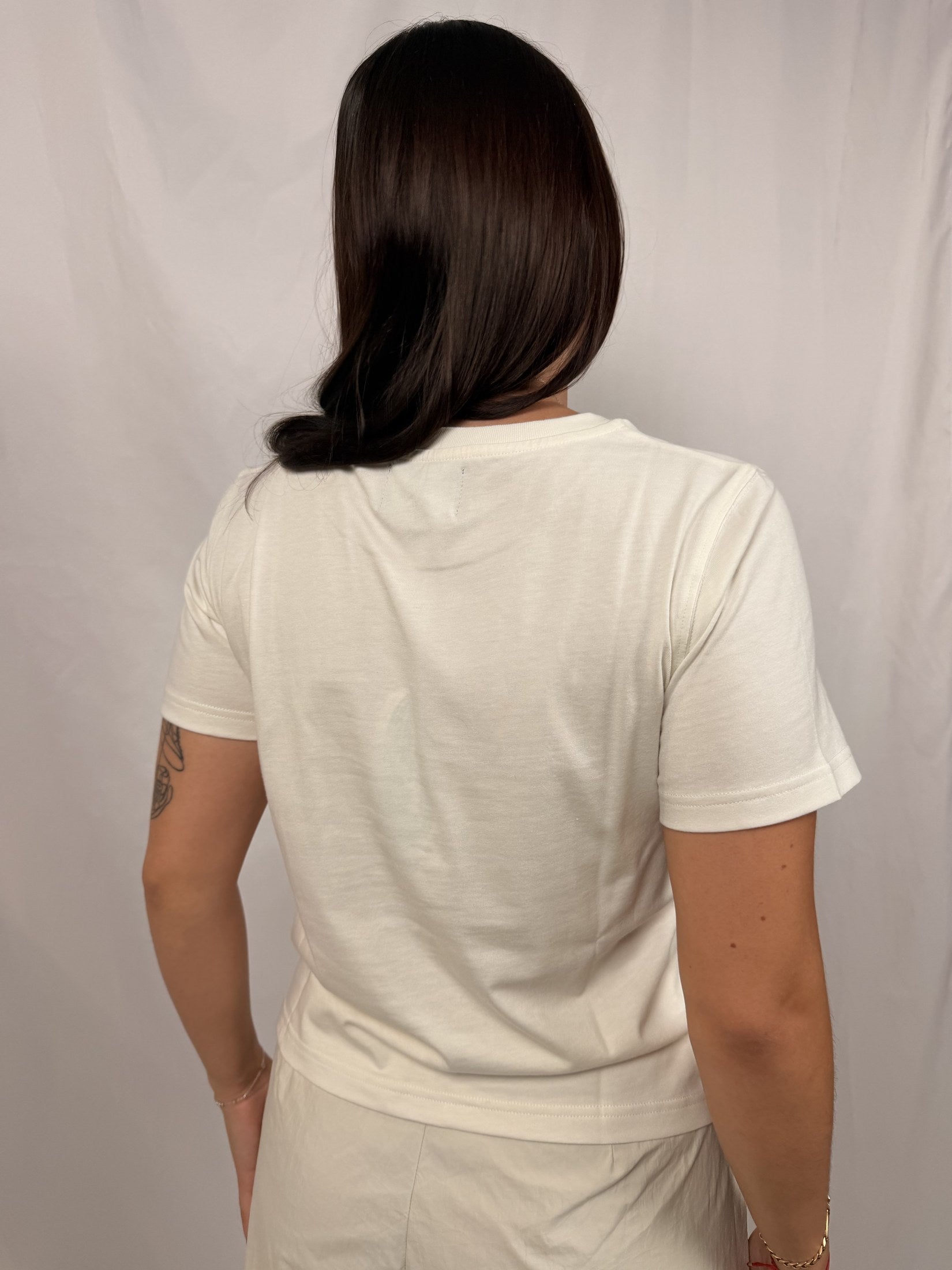 BYNDS CROP LOGO ECRU T-SHIRT