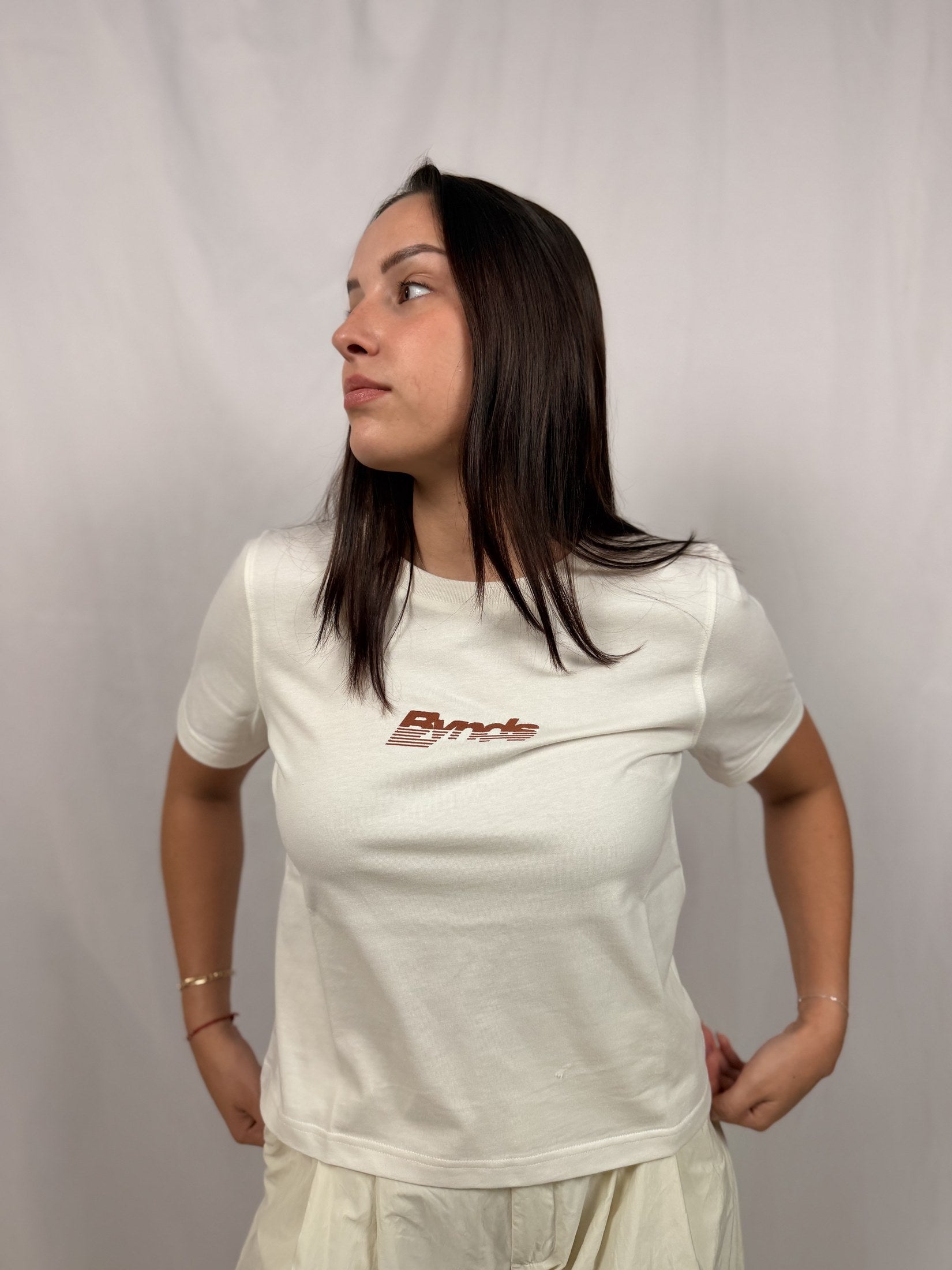 BYNDS CROP LOGO ECRU T-SHIRT