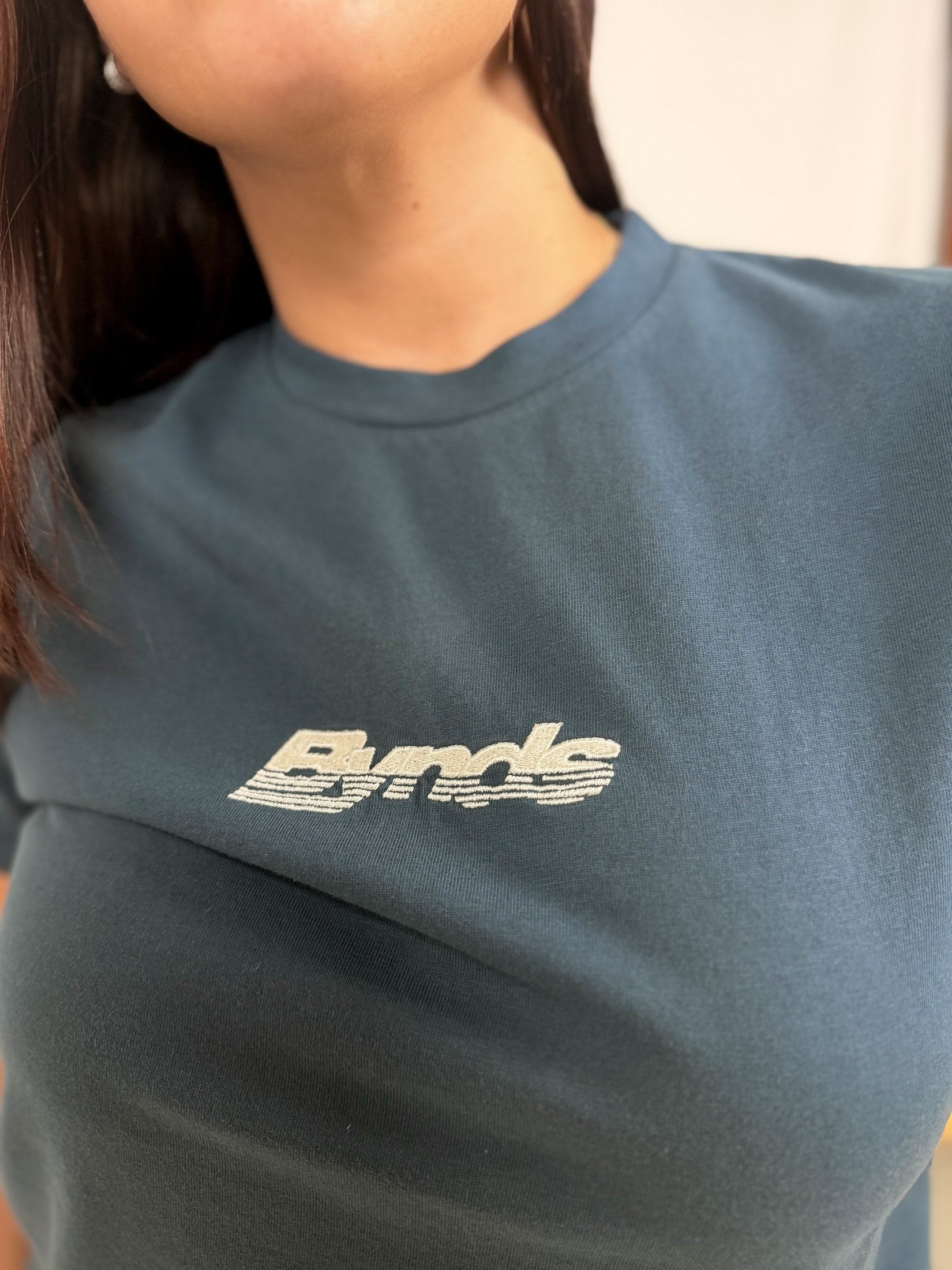BYNDS CROP LOGO NAVY T-SHIRT