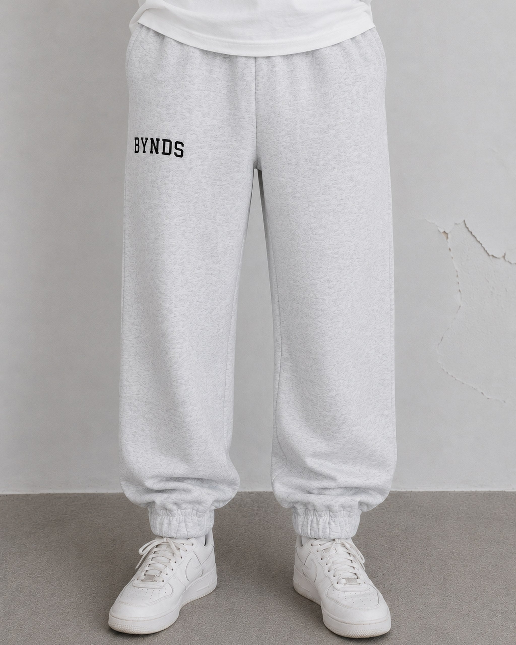 BYNDS · too-cool-for-school-sweatpants-light-grey-melange · lifestyle · CHICA/DETAIL-SWETPANT.png