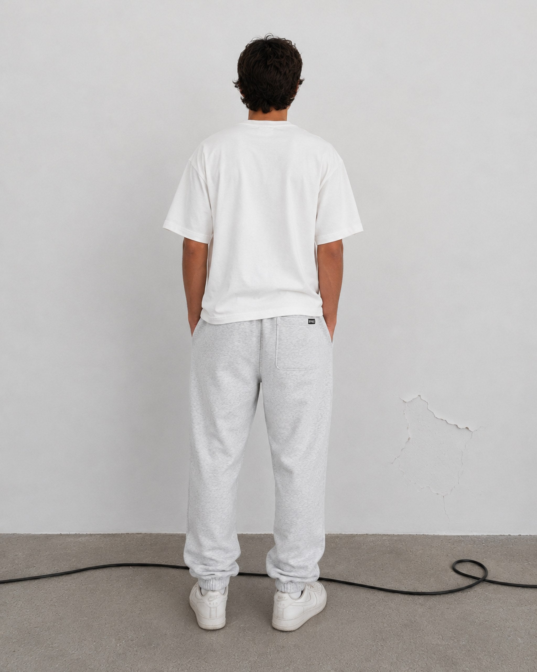 BYNDS · too-cool-for-school-sweatpants-light-grey-melange · lifestyle · CHICO/BACK.png